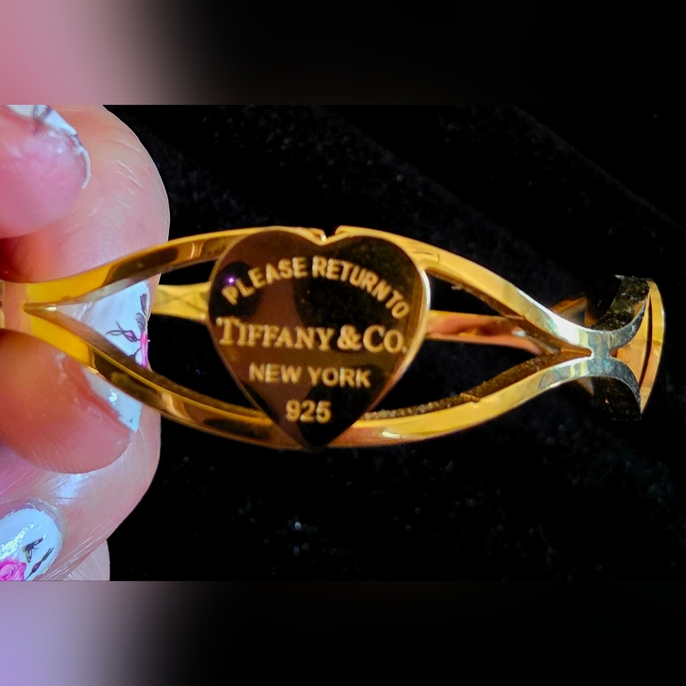 Gold Wave Pattern Bangle - Picture 5 of 6